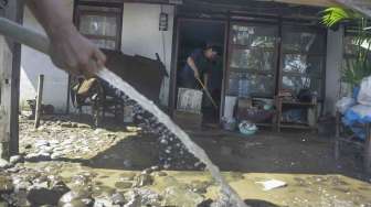 Keluarga Terjebak Banjir di Bandung Berhasil Diselamatkan