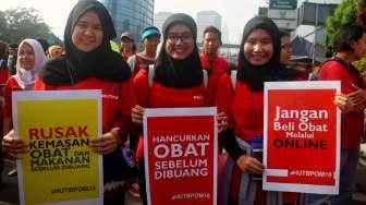 Badan Pengawas Obat dan Makanan (BPOM) melakukan aksi sosial di area car free day (CFD) di Bundaran HI, Jakarta, Minggu (26/2/2017). [Suara.com/Oke Atmaja]