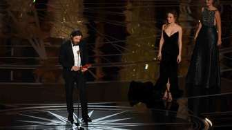 Aktor Casey Affleck menjadi aktor terbaik dalam ajang Oscar 2017 di Hollywood, California, Minggu (26/2)