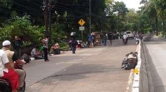 Massa Pro dan Anti Ahok Bubar, Jalan RM Harsono Kembali Dibuka