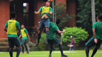 Sejumlah calon pemain Timnas U-22 mengikuti seleksi tahap kedua di Lapangan Sekolah Pelita Harapan, Karawaci, Tangerang, Selasa (28/2).