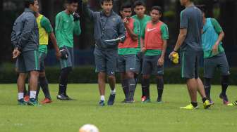 Sejumlah calon pemain Timnas U-22 mengikuti seleksi tahap kedua di Lapangan Sekolah Pelita Harapan, Karawaci, Tangerang, Selasa (28/2).