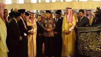 Raja Arab Saudi Salman bin Abdulaziz Al-Saud di Masjid Istiqlal, Jakarta, Kamis (2/3)