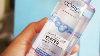 Tak Cuma Bersihkan Make-up, Ini Manfaat Lain Micellar Water