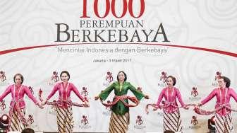 Ratusan perempuan dari Komunitas Perempuan Berkebaya menggelar kegiatan 