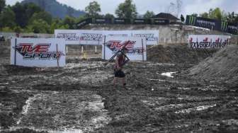 Kondisi sirkuit jelang kejuaraan seri kedua Motocross Grand Prix (MXGP) di kawasan GOR Sahabuddin, Pangkalpinang, Bangka Belitung, Jumat (3/3).