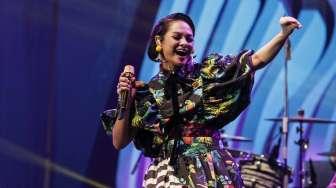 Penyanyi Andien tampil di ajang Jakarta International Java Jazz Festival 2017 di JIExpo Kemayoran, Jakarta, Jumat (3/3/2017). [Suara.com/Kurniawan Mas'ud]