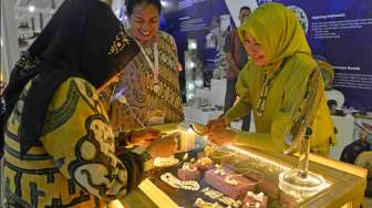 Pameran produk perdagangan dan potensi wisata dalam negeri di KTT Indian Ocean Rim Association (IORA) di JCC Senayan, Jakarta, Senin (6/3)