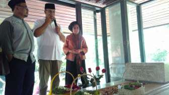 Hari Kampanye Pertama, Anies ke Makam Kakek dan Bung Hatta