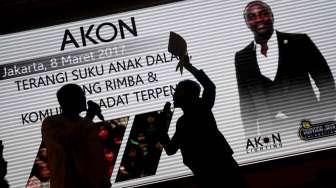 3 Lagu Tampil di Mini Konser, Akon Bawa Penonton Bergoyang