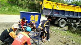 Kementerian PUPR Distribusi Air Bersih di Lokasi Banjir Sumbar