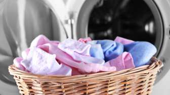 Kerja di Tempat Laundry, Bisakah Menularkan Covid-19 dari Pakaian?