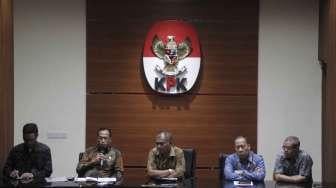 Menteri Perhubungan (Menhub) Budi Karya Sumadi mendatangi kantor Komisi Pemberantasan Korupsi (KPK), di Jakarta, Senin (13/3).