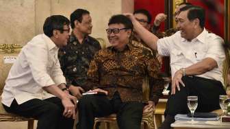 Presiden Joko Widodo menyampaikan arahan dalam sidang kabinet paripurna di Istana Negara, Jakarta, Rabu (15/3).