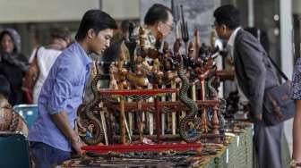 Pameran keris Bali dan Lombok di gedung Nusantara Kompleks Parlemen, Senayan, Jakarta, Rabu (15/3).