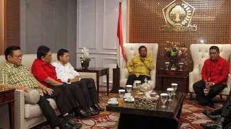 Kunjungan sekjen partai-partai pendukung pasangan Calon Gubernur DKI Jakarta Basuki Tjahaja Purnama-Djarot Saefullah dari PDIP, PPP, Hanura, Nasdem di kantor DPP Partai Golkar Jakarta, Jumat (17/3).