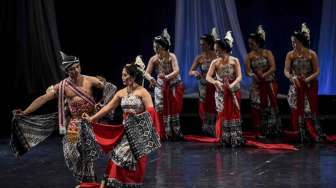 Pementasan opera tari Jawa dengan lakon Arka Suta di Graha Bhakti Budaya, Taman Ismail Marzuki, Jakarta, Kamis (16/3) malam.