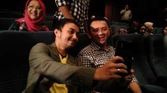 Usai Nobar Bid'ah Cinta, Dimas Aditya Ajak Ahok Selfie