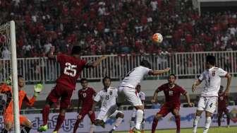 Pertandingan persahabatan antara kesebelasan Indonesia vs Myanmar di Stadion Pakansari, Cibinong, Jawa Barat, Selasa (21/3/2017). [Suara.com/Kurniawan Mas'ud]