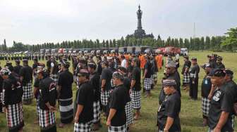 Gelar pasukan pengamanan perayaan Hari Nyepi Tahun Baru Saka 1939 di Lapangan Puputan Margarana, Denpasar, Rabu (22/3).