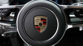 Porsche Uji Coba Bahan Bakar Sintetis untuk Mobil Hybrid