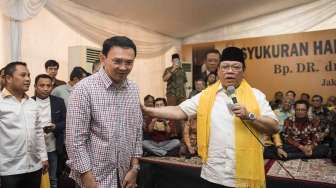 Ahok Pamer Bahan Kampanye di Ultah Agung Laksono