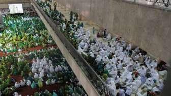 Acara pelantikan pengurus Pimpinan Pusat Muslimat Nahdlatul Ulama (NU) dan peringatan Harlah ke-71 Muslimat NU di Masjid Istiqlal, Jakarta, Selasa (28/3/2017). [Suara.com/Oke Atmaja]