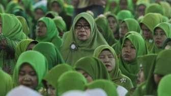 Acara pelantikan pengurus Pimpinan Pusat Muslimat Nahdlatul Ulama (NU) dan peringatan Harlah ke-71 Muslimat NU di Masjid Istiqlal, Jakarta, Selasa (28/3/2017). [Suara.com/Oke Atmaja]