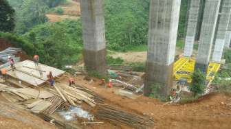 Hampir 100 Truk Dilarang Melintasi Jembatan Cisomang