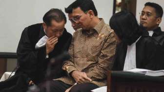 Gubernur DKI Jakarta nonaktif Basuki Tjahaja Purnama alias Ahok menjalani sidang lanjutan kasus dugaan penistaan agama di PN Jakarta Utara, Auditorium Kementerian Pertanian, Jakarta, Rabu (29/3).