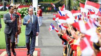 Presiden Joko Widodo menerima kunjungan kenegaraan Presiden Republik Perancis Francois Hollande di Istana Merdeka, Jakarta, Rabu (29/3).