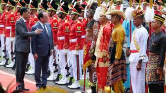 Presiden Joko Widodo menerima kunjungan kenegaraan Presiden Republik Perancis Francois Hollande di Istana Merdeka, Jakarta, Rabu (29/3).