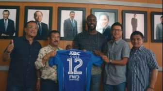 Persib Perkenalkan Eks Striker Chelsea Ini ke Publik