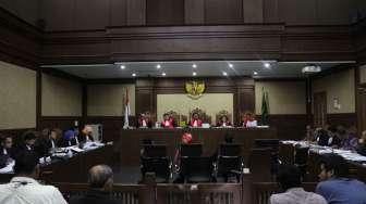 Mantan Bendahara Fraksi Demokrat M Nazaruddin bersaksi dalam sidang lanjutan korupsi proyek e-KTP di pengadilan tipikor, Jakarta, Senin (3/4)