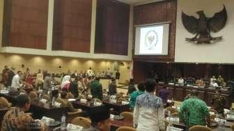 Cabut Putusan Hemas, Farouk Putuskan Sidang DPD Dilanjutkan