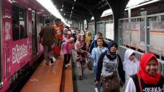 Bule Diusir dari KRL Jabodetabek karena Tak Mau Pakai Masker