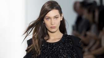 Penampilan Bella Hadid di Festival Film Cannes 2021 Disorot: Akar Pohon Dipakai di Dada