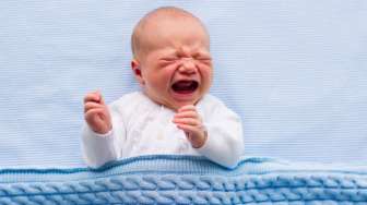 Gemes! Viral Video Ekspresi Cemberut Kakak Susah Tidur karena Adik Bayi Nangis Terus