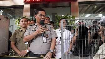 Barang bukti perdagangan satwa dilindungi, Orangutan (Pongo Pygmaeus) dan Beruang Madu (Helarctos Malayanus) serta Macan Dahan (Neofelis Nebulosa) saat rilis di Polda Metro Jaya, Jakarta, Selasa (4/4).