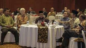 Ketua MPR RI Zulkifli Hasan, Ketua DKPP Jimly Asshiddiqie, Ketua Komisi Yudisial Aidul Fitriciada Azhari, hadir di pembukaan acara Pra Konferensi Nasional Etika Berbangsa dan Bernegara di Jakarta, Rabu (5/4/2017). [Suara.com/Kurniawan Mas'ud]