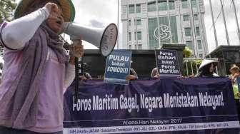 Ribuan Nelayan Demo Jokowi di Depan Istana Merdeka