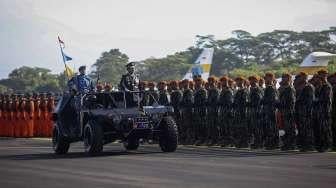 Upacara Peringatan ke-71 Hari TNI AU tahun 2017 di Lanud Halim Perdanakusuma, Jakarta, Minggu (9/4).