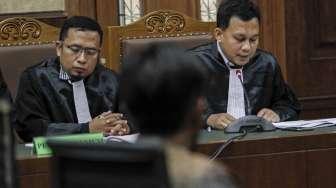 Andi Zoelkarnaen Mallarangeng alias Choel Mallarangeng menjalani sidang perdana di Pengadilan Tipikor, Jakarta, Senin (10/4).