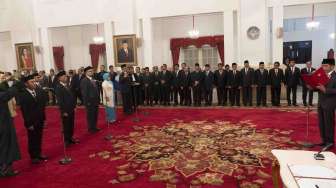 Jokowi Lantik Komisioner KPU dan Anggota Bawaslu