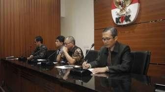 Ketua Komisi Pemberantasan Korupsi (KPK) Agus Rahardjo didampingi Wakil Ketua KPK Laode Muhammad Syarif dan Alexander Marwata menggelar jumpa pers di Gedung KPK, Kuningan, Jakarta Selatan, Selasa (11/4).