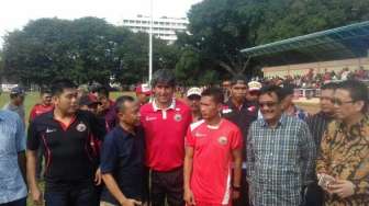 Kunjungi Latihan Persija, Djarot Sarankan Cari Pemain Muda di Rusun