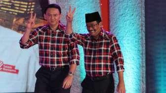Pasangan calon nomor urut dua di Debat Pilkada DKI Jakarta putaran kedua di Hotel Bidakara, Jakarta, Rabu (12/4/2017). [Suara.com/Oke Atmaja]