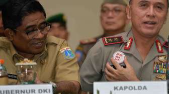 Keterangan pers mengenai persiapan pelaksanaan dan pola pengamanan pilkada putaran kedua di Markas Kodam Jaya/Jayakarta, Jakarta, Kamis (13/4).