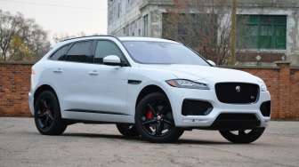 Jaguar F-Pace Jadi SUV Pertama Raih "World Car of The Year"