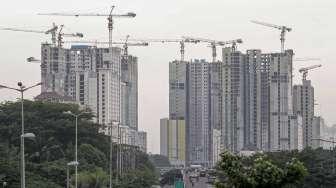 Deretan gedung bertingkat di Jakarta, Jumat (14/4).